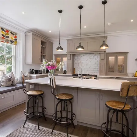 Prospect House Sleeps 14, Close To York, Dog Friendly * Bilbrough