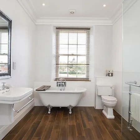 Prospect House Sleeps 14, Close To York, Dog Friendly *