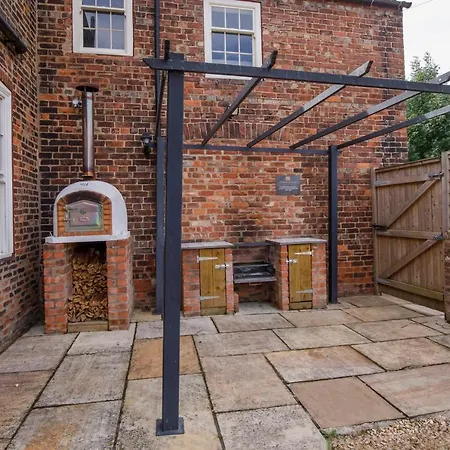 Holiday home Prospect House Sleeps 14, Close To York, Dog Friendly