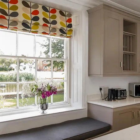 Prospect House Sleeps 14, Close To York, Dog Friendly Holiday home